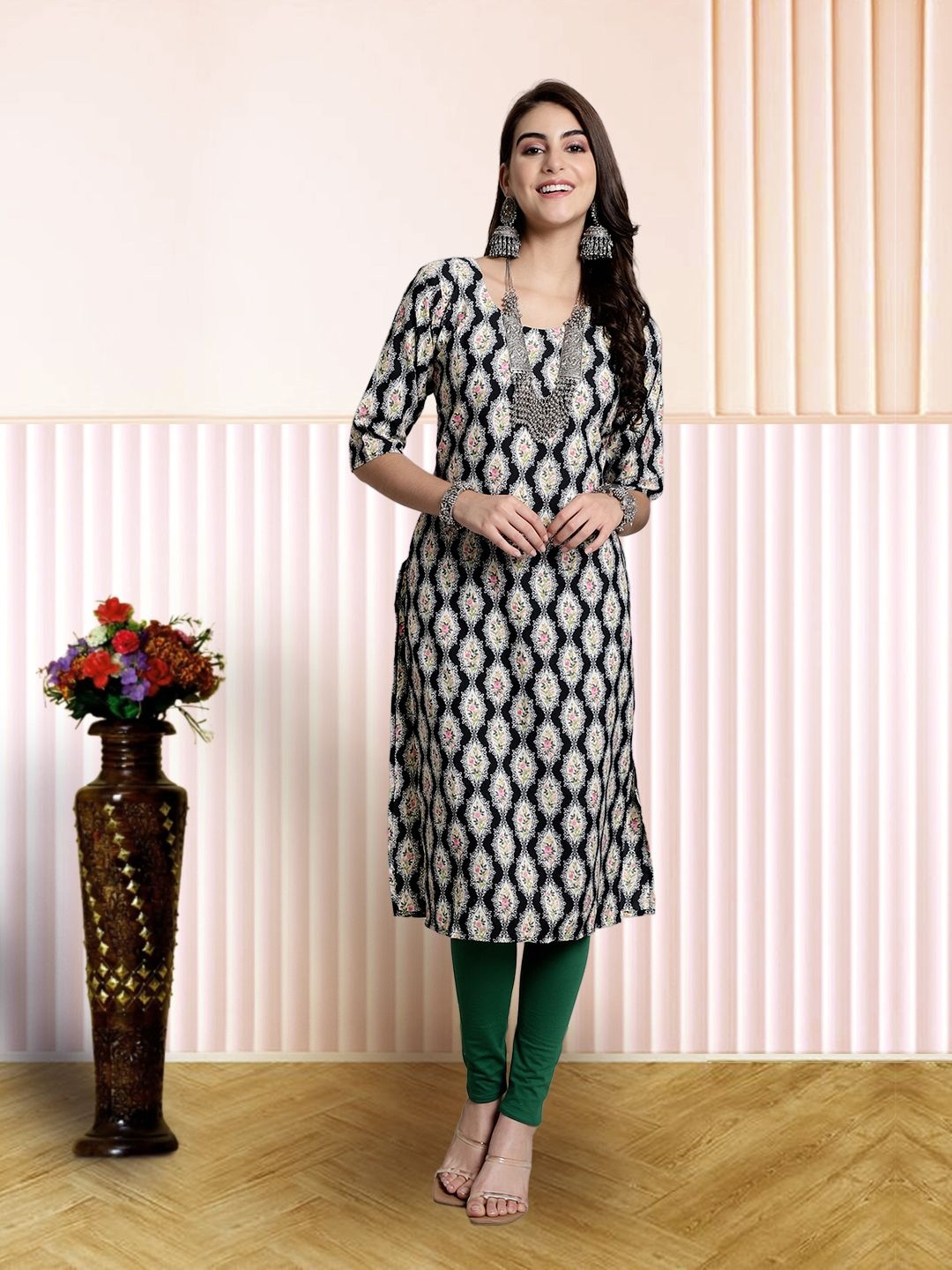 

7Threads Women Ethnic Motifs Printed Floral Crepe Kurta, Black
