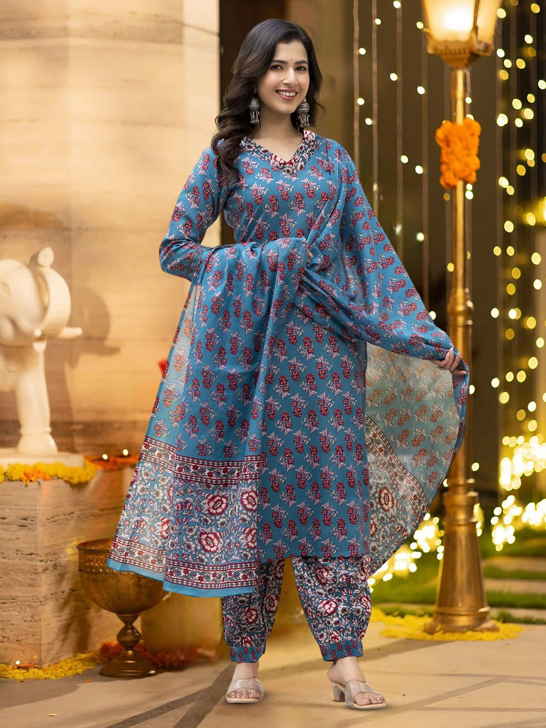 

INAIA Women Floral Printed Regular Kurta with Palazzos & With Dupatta, Blue