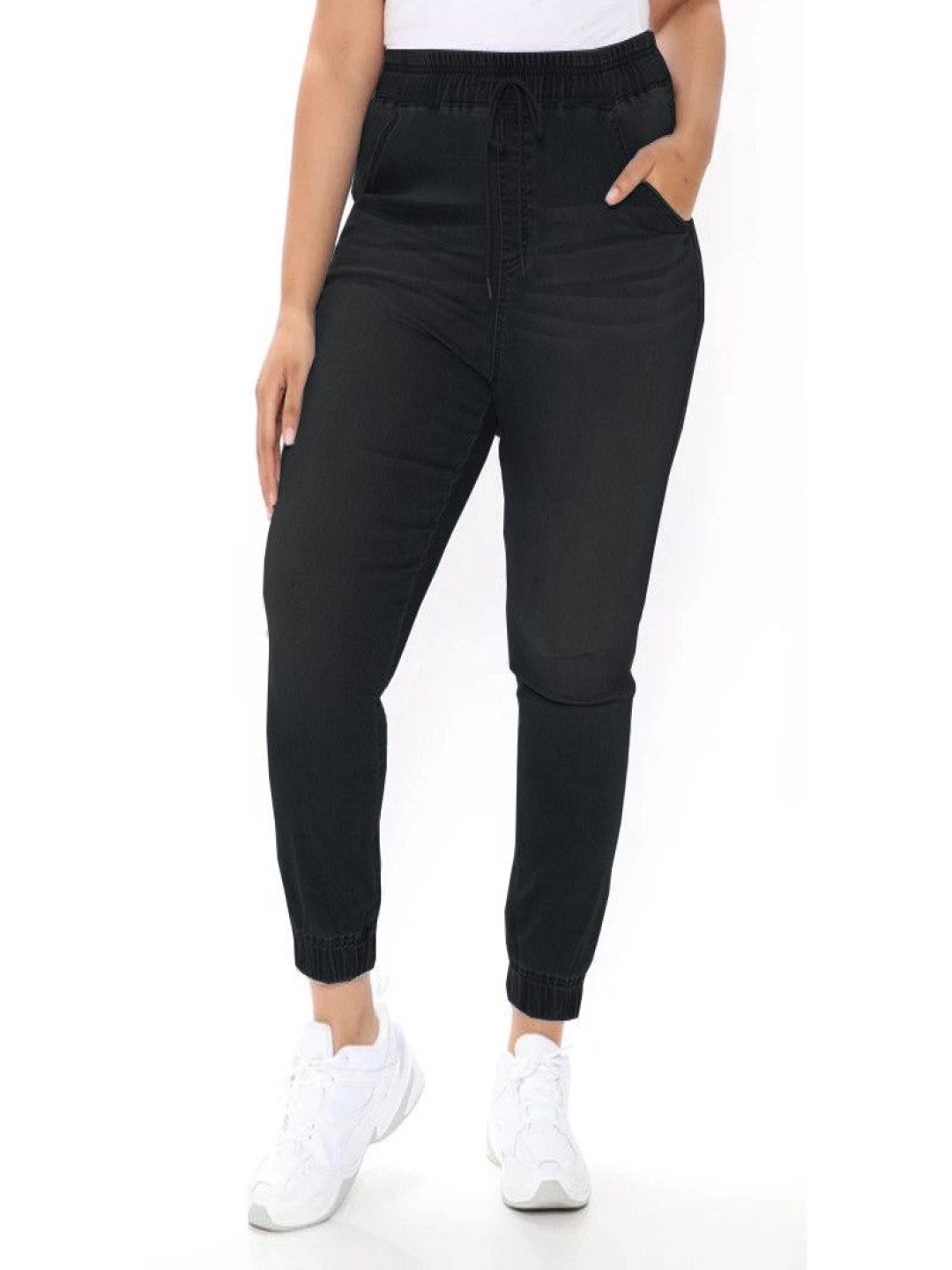 

The Roadster Lifestyle Co Women Slim Fit Cotton Trousers, Black