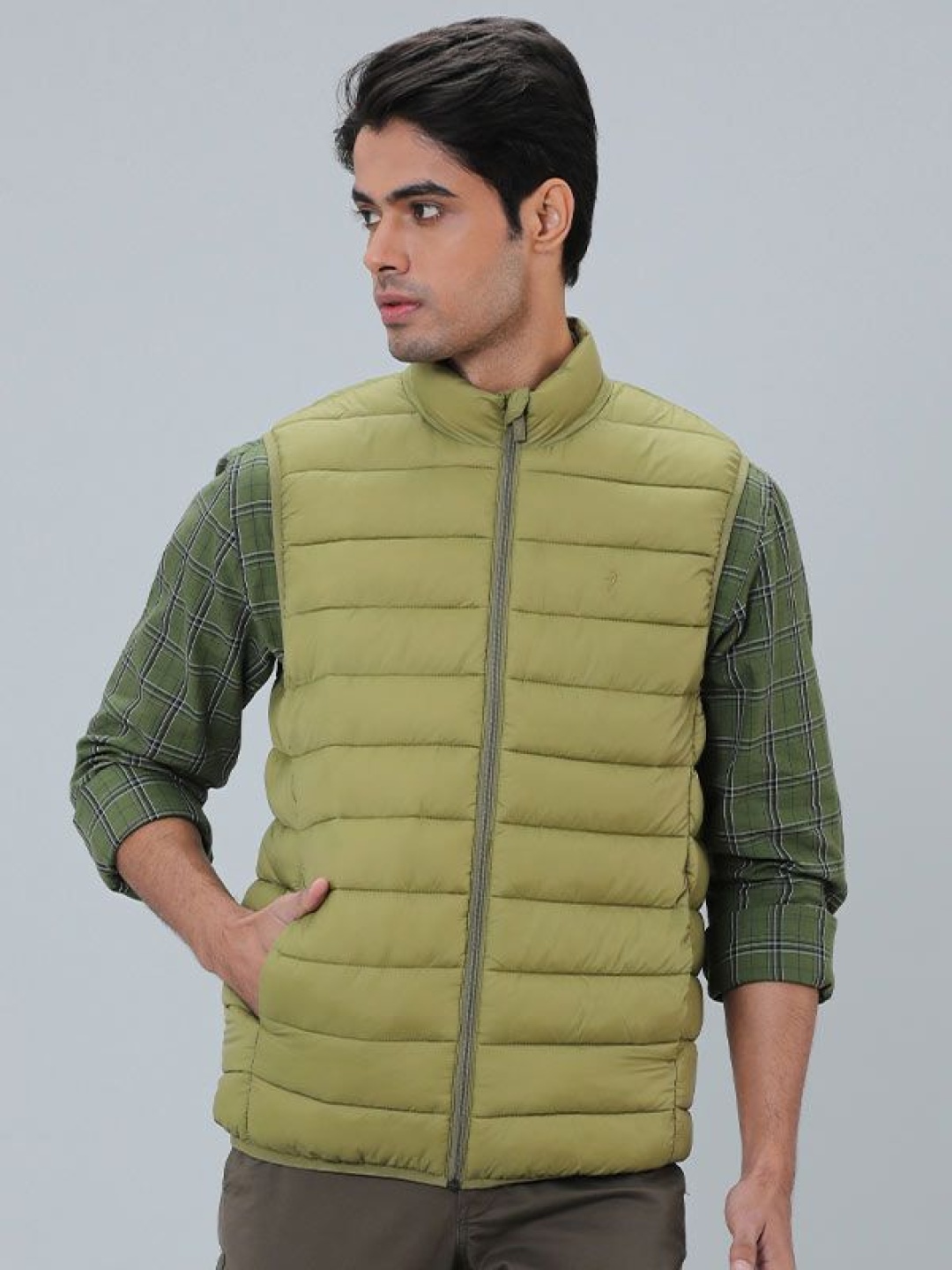 

Indian Terrain Men Mock Collar Solid Casual Insulator Gilet Jacket, Green