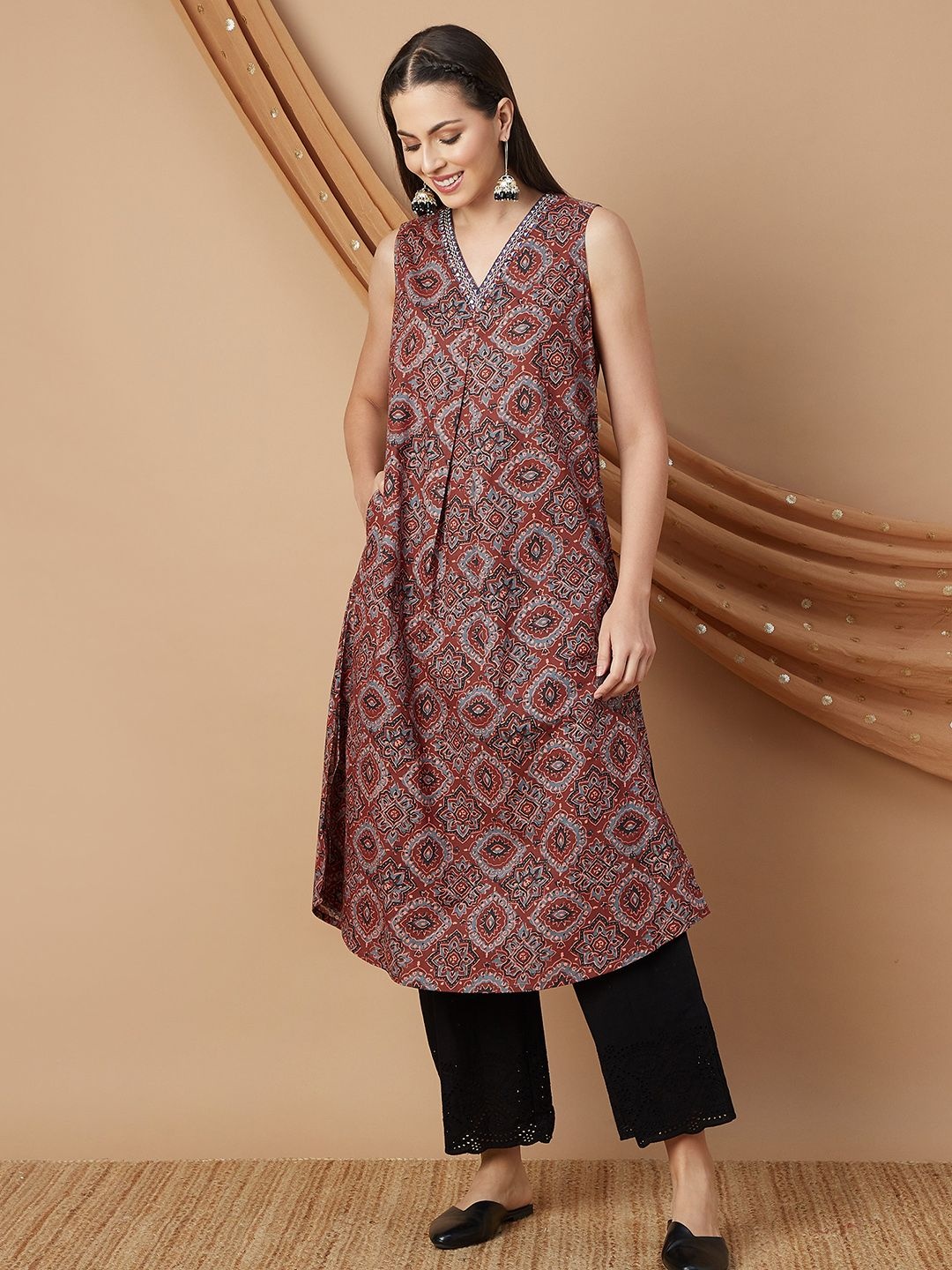 

Melange by Lifestyle Women Geometric Printed Sequinned Anarkali Kurta, Maroon