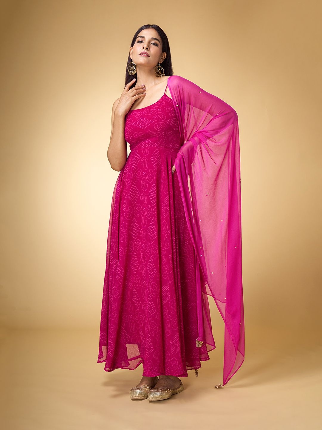 

Samyukta Singhania Women Georgette Kurta, Magenta