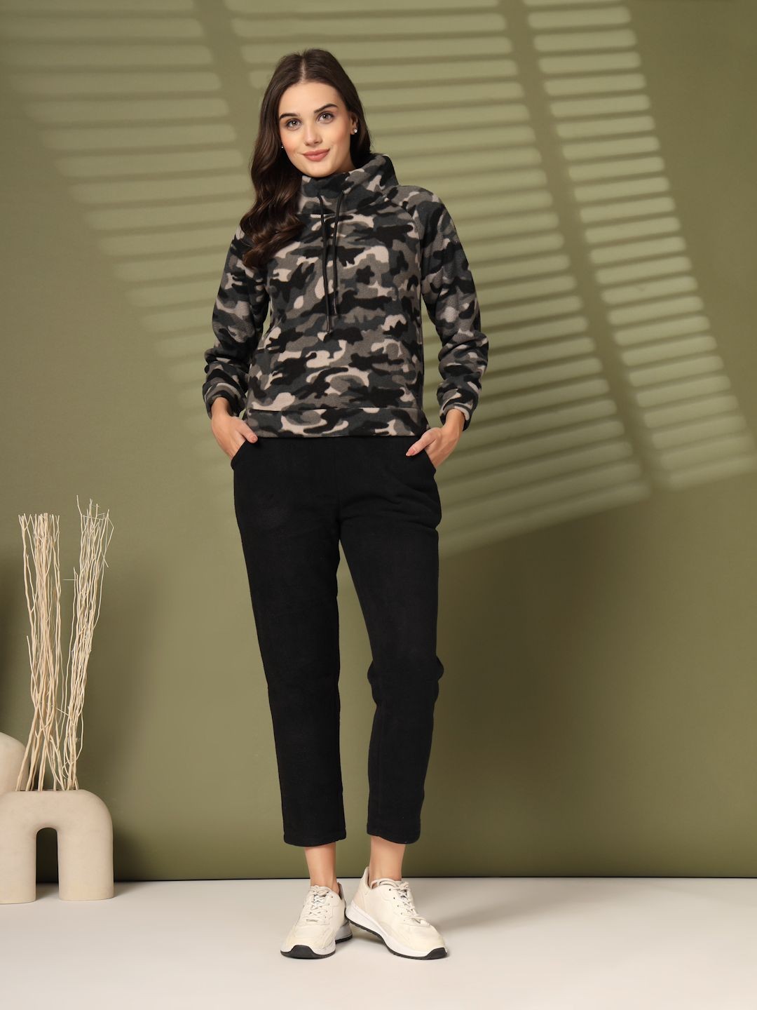

Juelle Women Fleece Sweatshirt with Track Pant Tracksuit, Grey