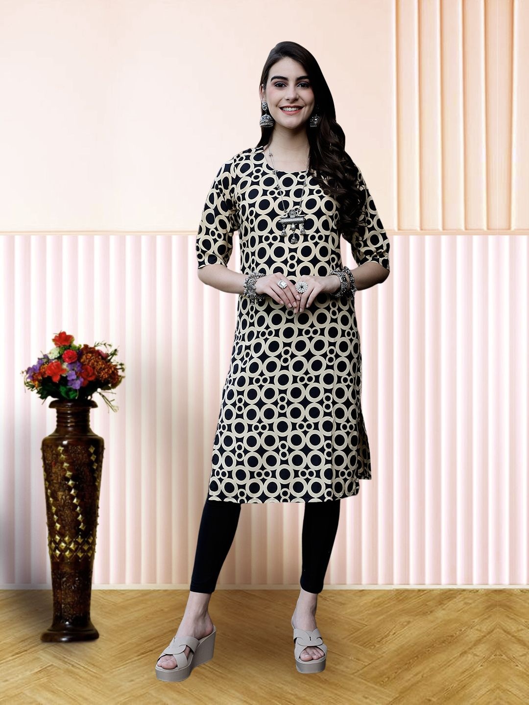 

7Threads Women Ethnic Motifs Printed Floral Crepe Kurta, Black