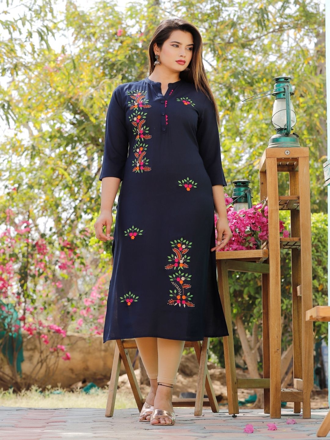 

Mehsoos Women Thread Work Kurta, Blue