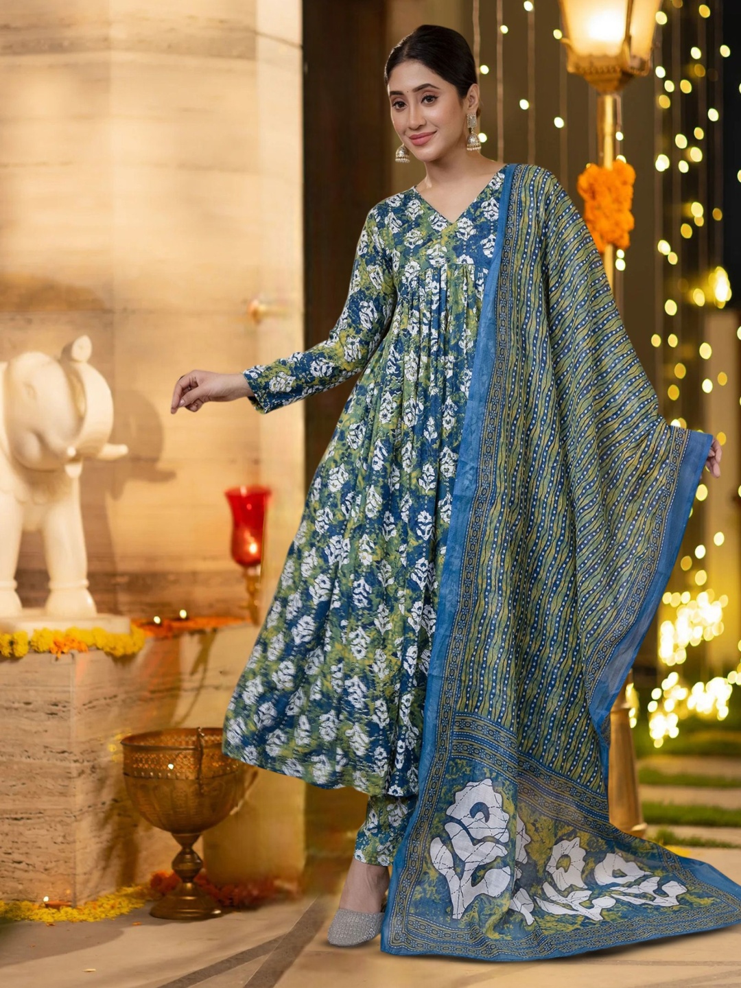 

BAESD Women Floral Printed Regular Kurta with Palazzos & With Dupatta, Blue