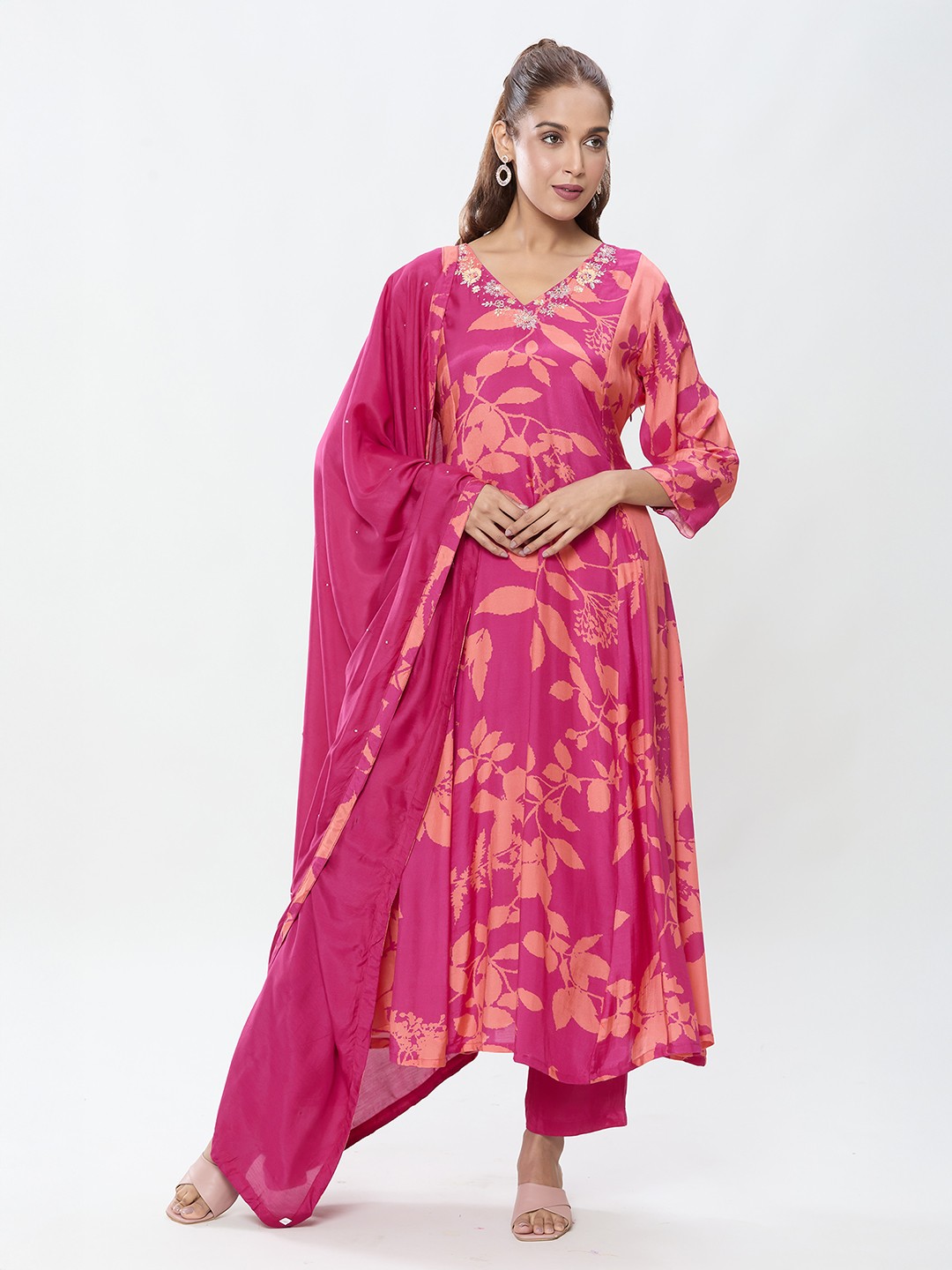 

Samyukta Singhania Women Floral Printed Regular Sequinned Pure Cotton Kurta with Trousers & With Dupatta, Pink