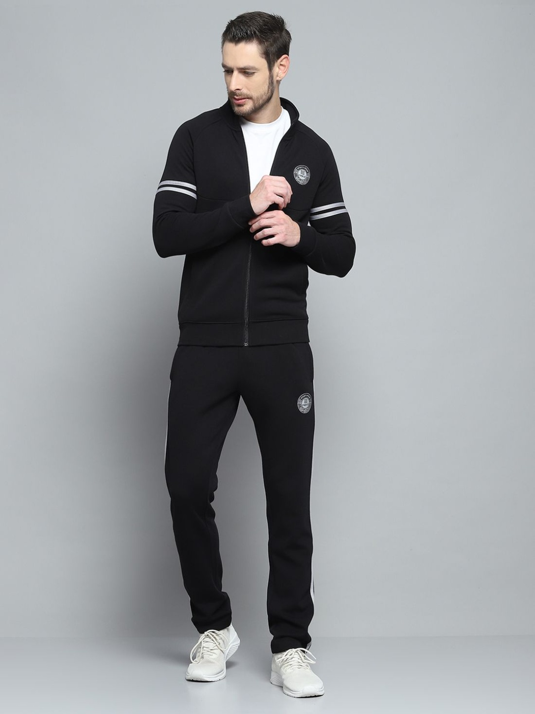 

rock.it Men Printed Mid-Rise Tracksuit, Black