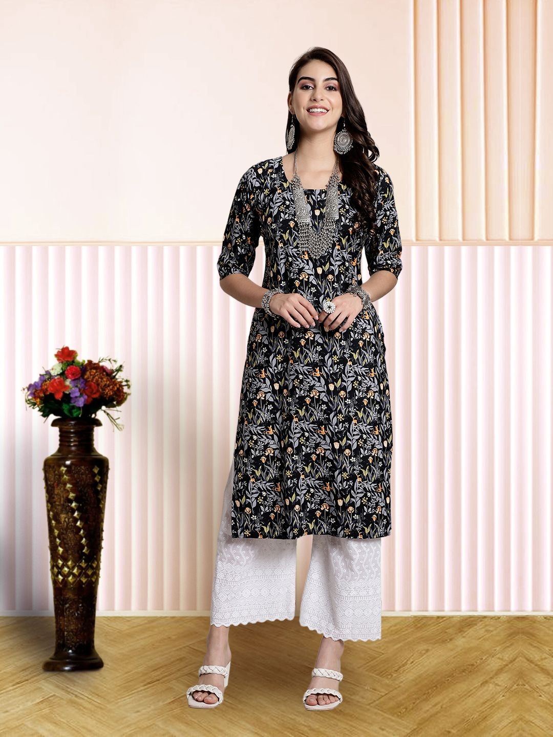 

7Threads Women Ethnic Motifs Printed Floral Crepe Kurta, Black