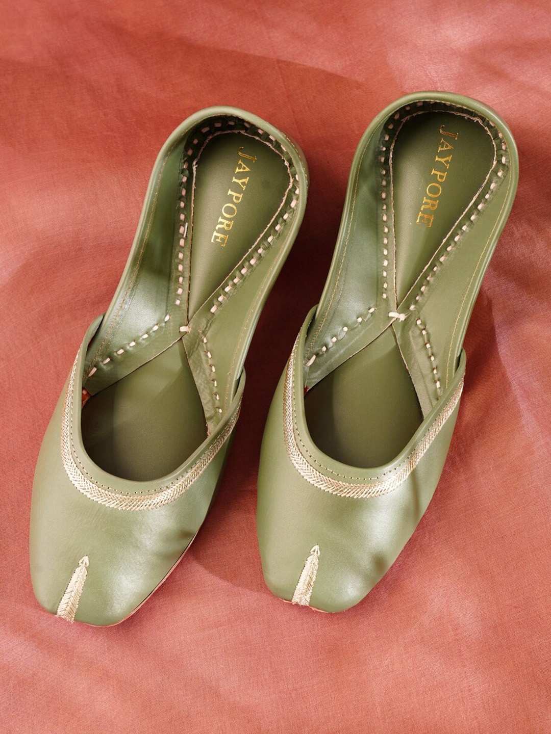 

JAYPORE Women Round Toe Mojaris Flats, Green