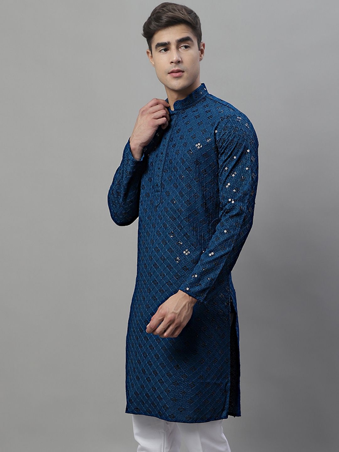 

Jompers Men Geometric Embroidered Sequinned Kurta, Blue