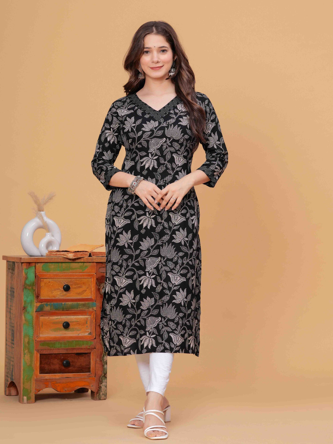 

Mialo fashion Women Floral Printed Floral Kurta, Black