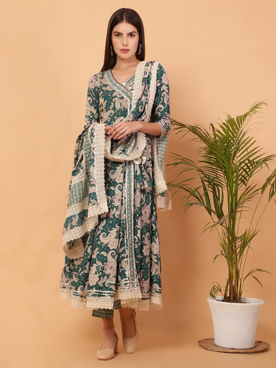 

AKSHA Women Floral Embroidered Regular Pure Cotton Kurta with Trousers & With Dupatta, Green