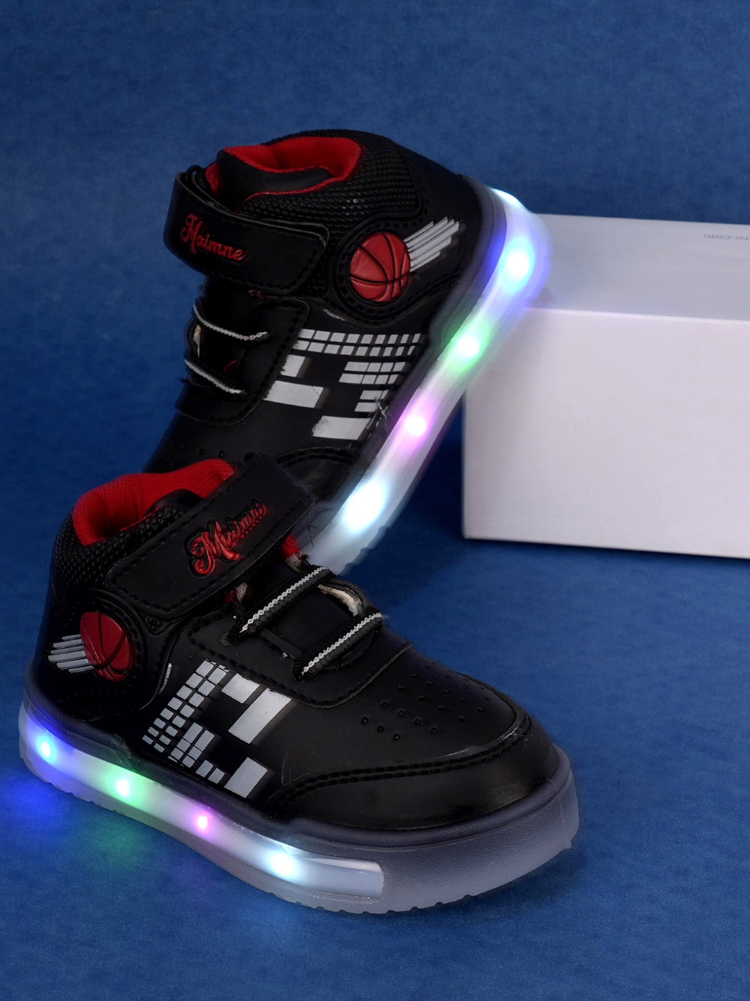 

Happy Feet Kids Round Toe LED Sneakers, Black