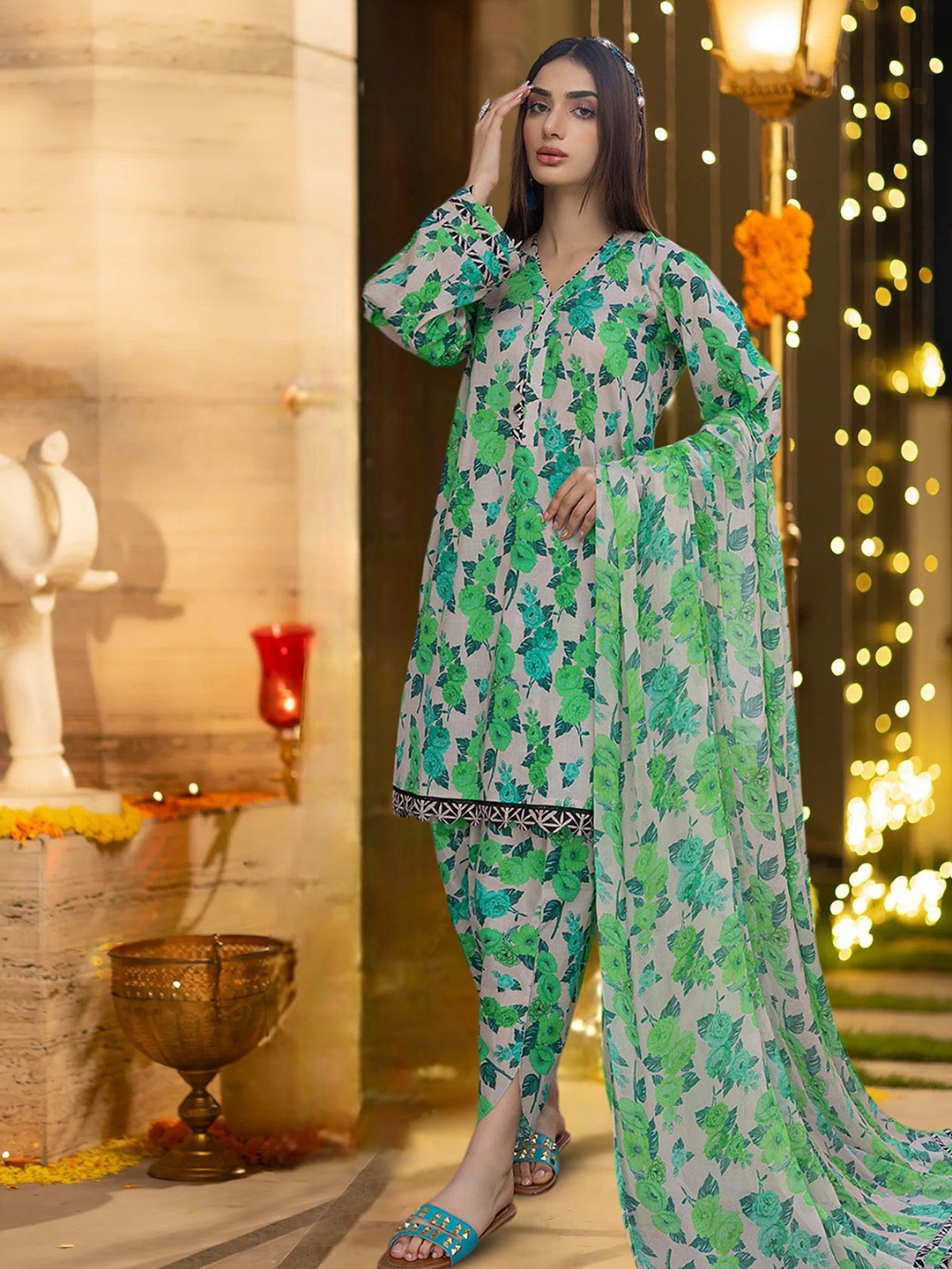 

INAIA Women Floral Printed Regular Kurta with Palazzos & With Dupatta, White