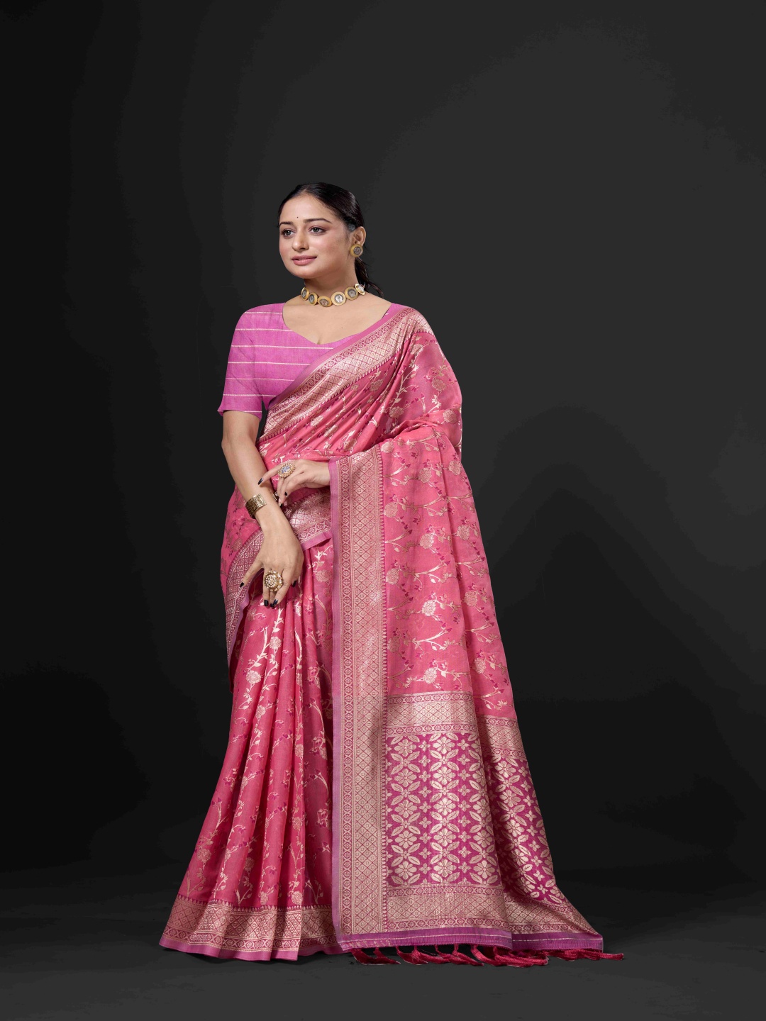 

HEER FASHION Ethnic Motifs Zari Linen Blend Saree, Peach