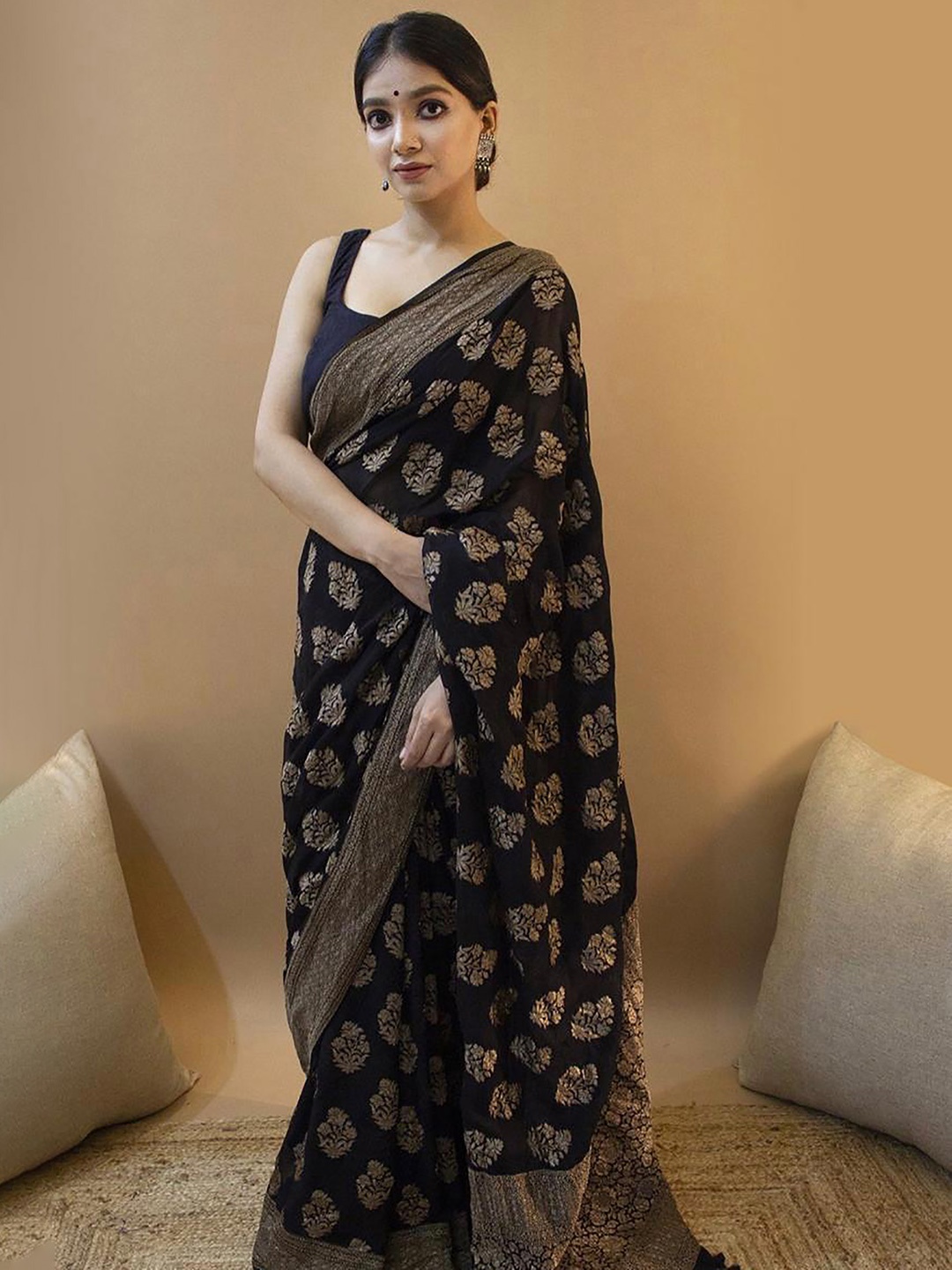 

BerMondsey Woven Design Silk Blend Banarasi Saree, Black