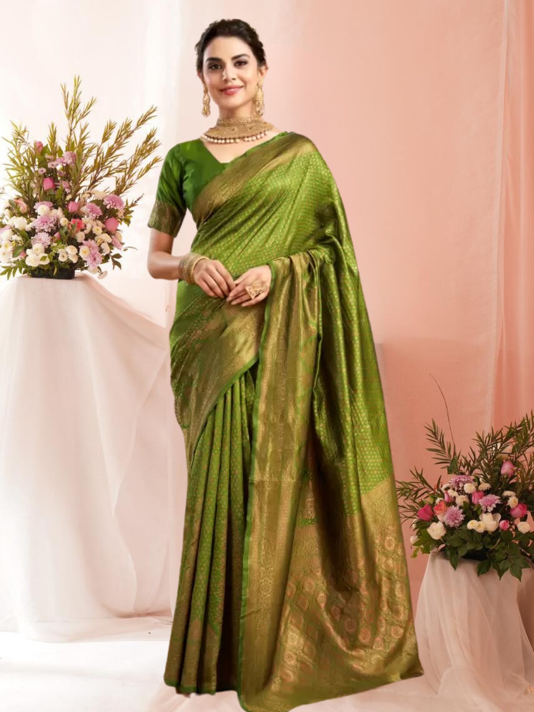 

MAGMINA Woven Design Zari Art Silk Banarasi Saree, Green