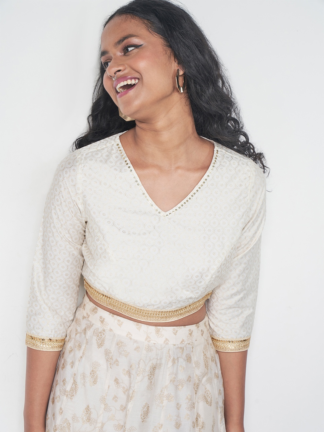 

Global Desi Ethnic Motifs Print V-Neck Regular Crop Top, Off white