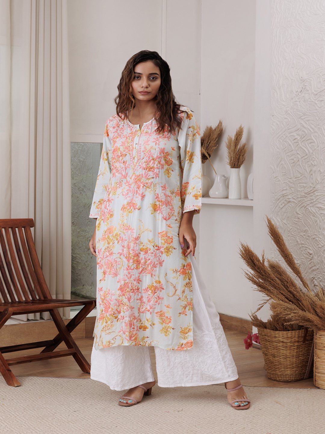 

Rangreza Ethnic Floral Embroidered Chikankari Straight Kurta, Peach