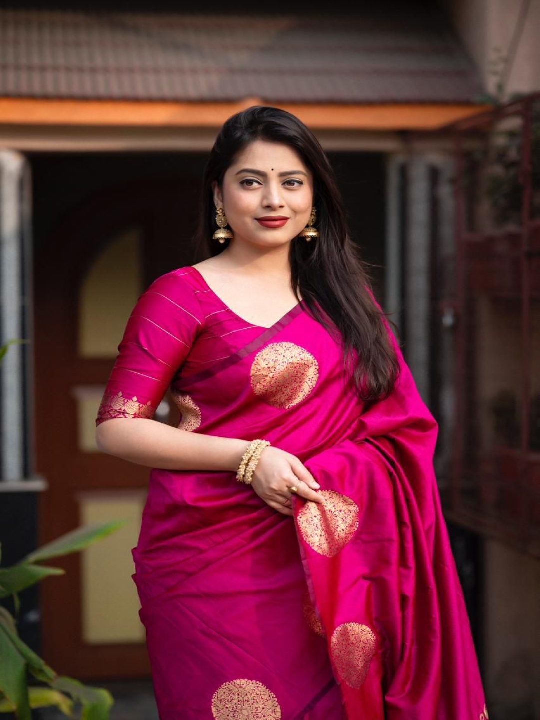 

ZIBLON Ethnic Motifs Woven Design Zari Kanjeevaram Saree, Pink