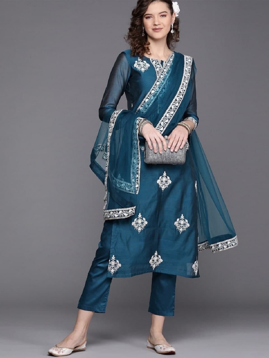 

BAESD Women Ethnic Motifs Embroidered Regular Thread Work Kurta with Trousers & With Dupatta, Teal