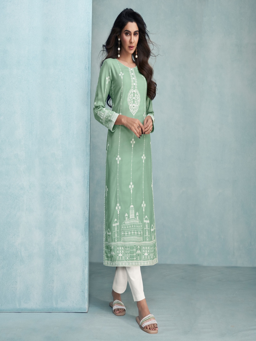 

Peachmode Embroidered Straight Kurta, Green
