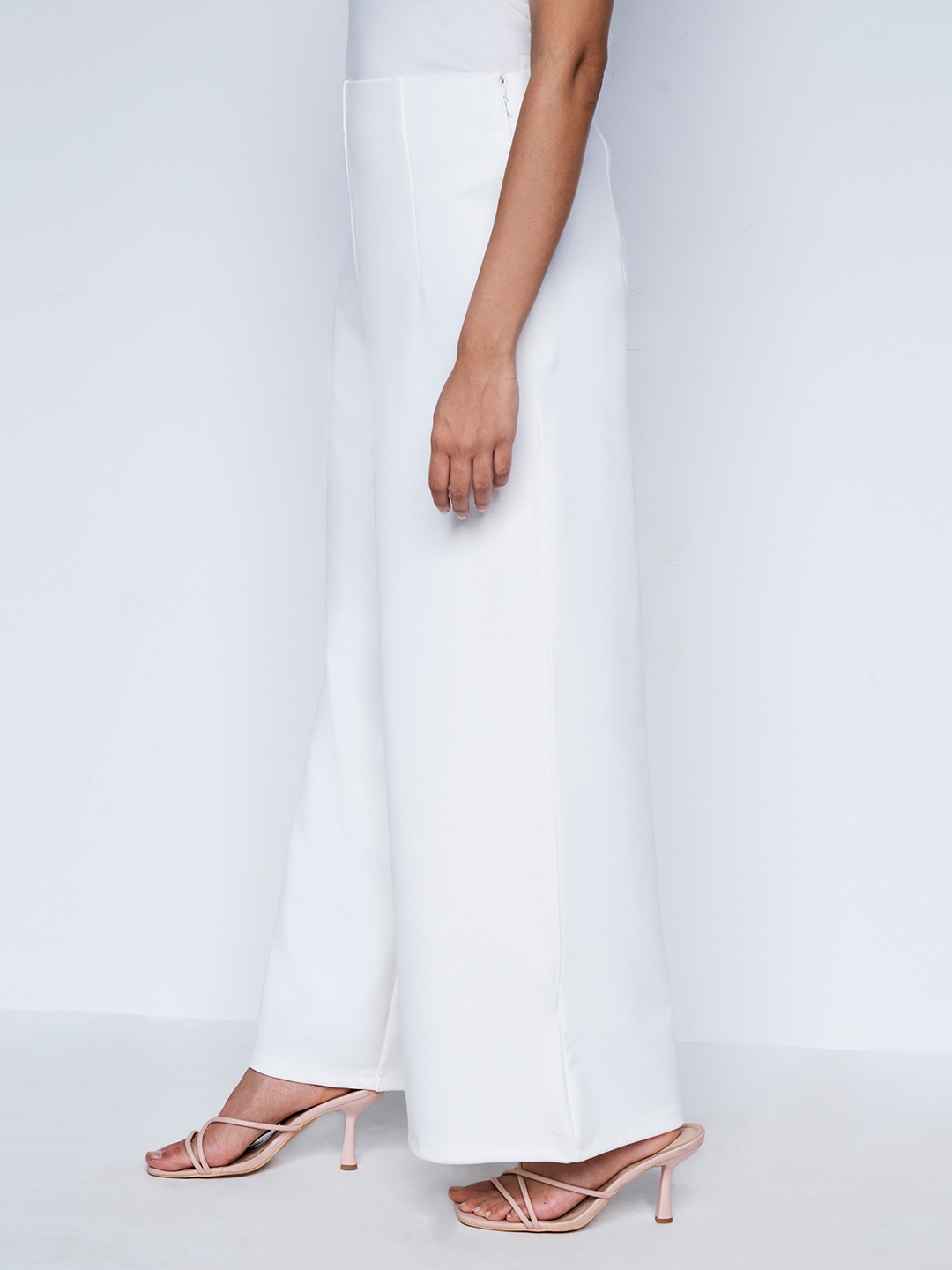 

AND Women Mid-Rise Plain Flared Parallel Trousers Trousers, White