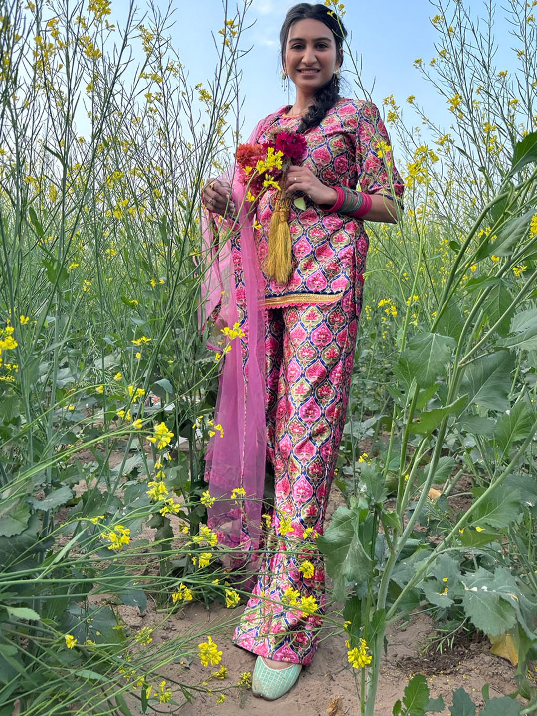 

AKS Couture Women Floral Printed Regular Velvet Kurti with Palazzos & With Dupatta, Pink