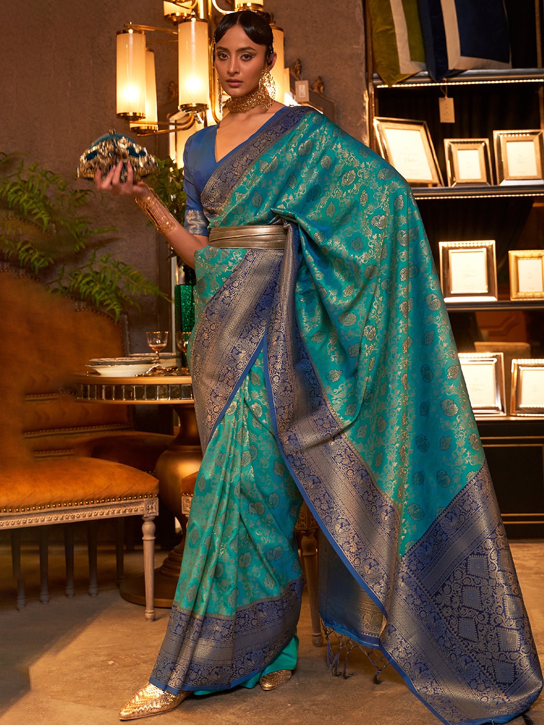 

DEVATITHI Ethnic Motif Woven Design Zari Kanjeevaram Saree, Blue
