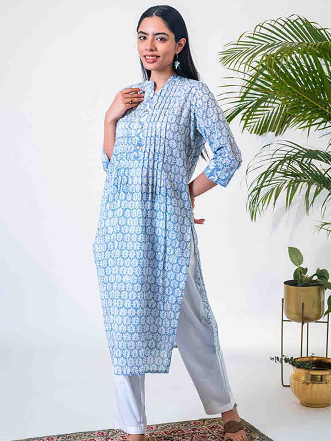 

ARAVALII Floral Printed Mandarin Collar Pleated Kurta with Trousers, Blue