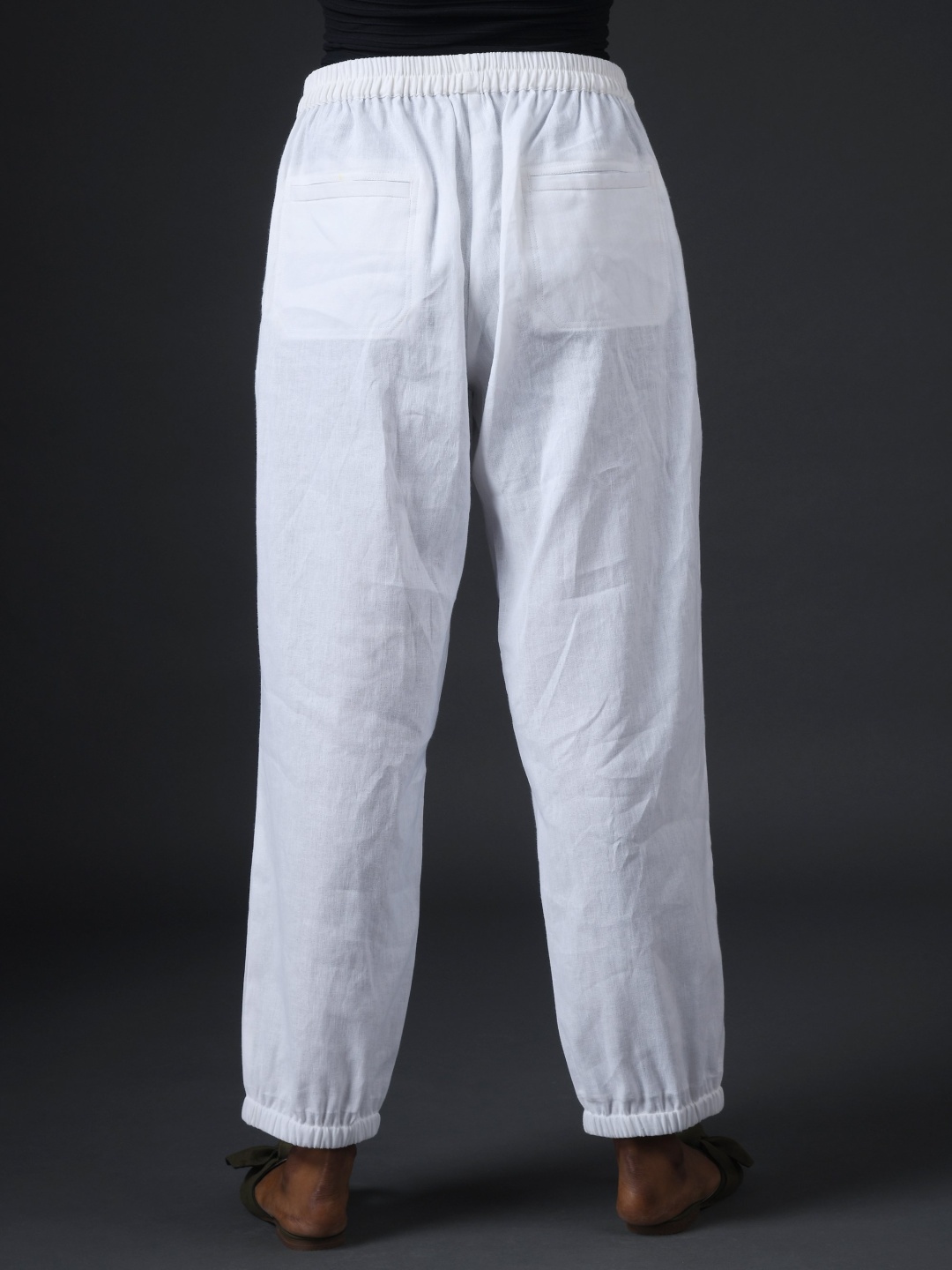 

VASSTRAM Women Striped Relaxed Loose Fit Trousers, White