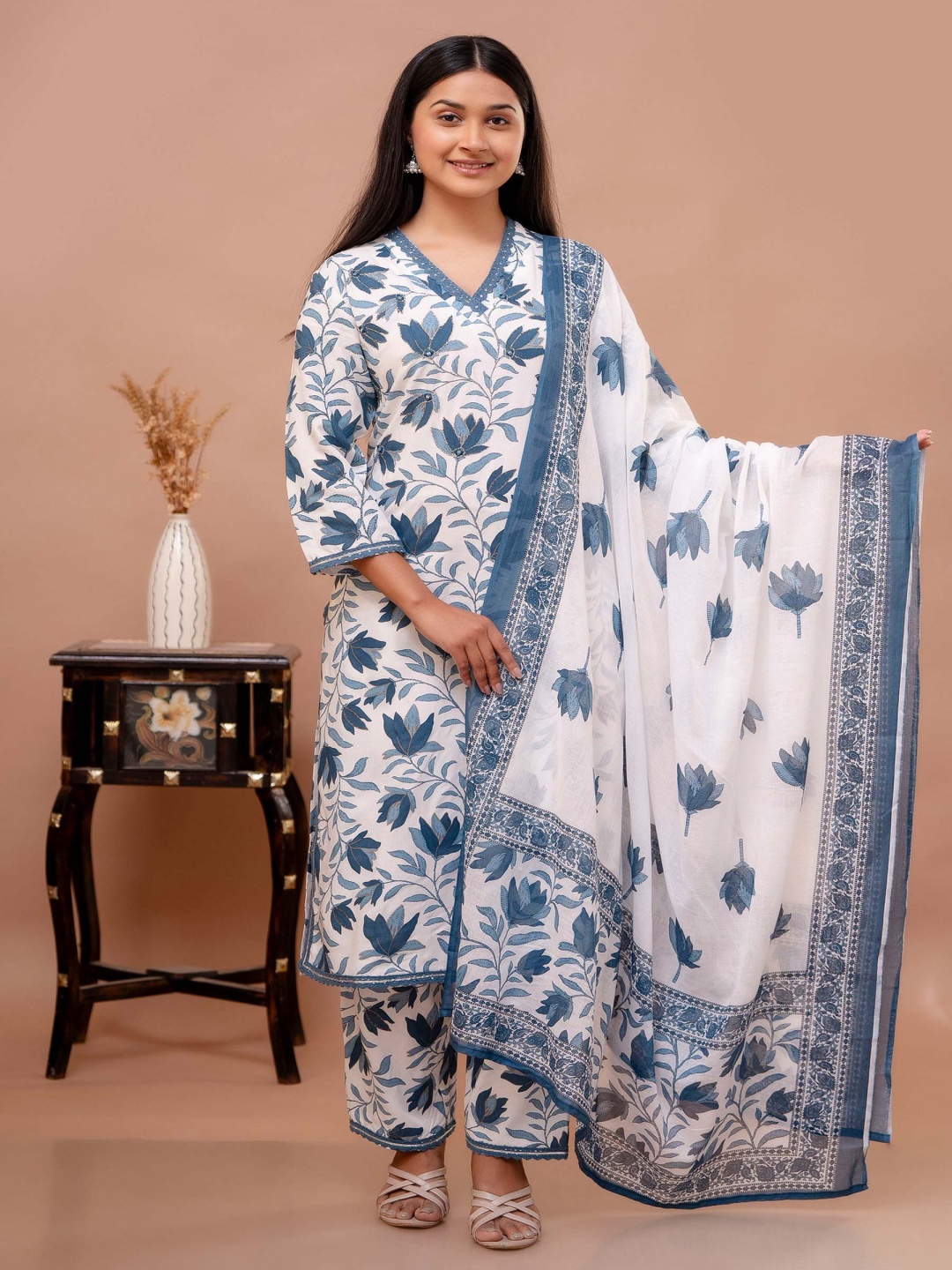 

PARTHVI Women Floral Printed Regular Thread Work Kurta with Palazzos & With Dupatta, Blue
