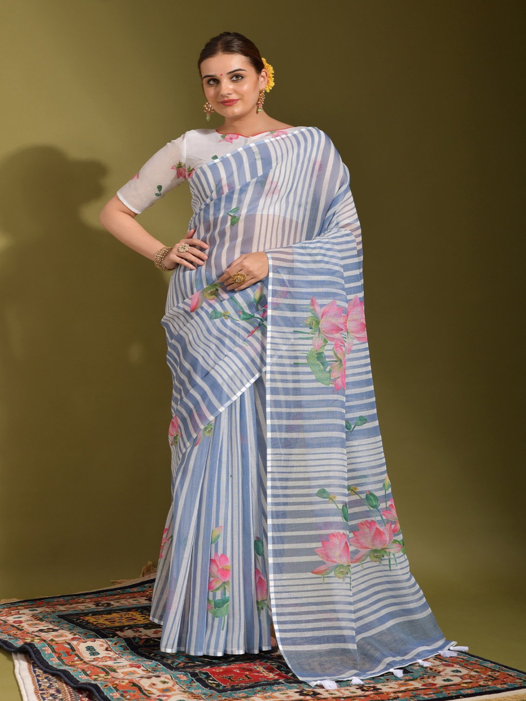 

QVAZOR Floral Pure Linen Saree, White