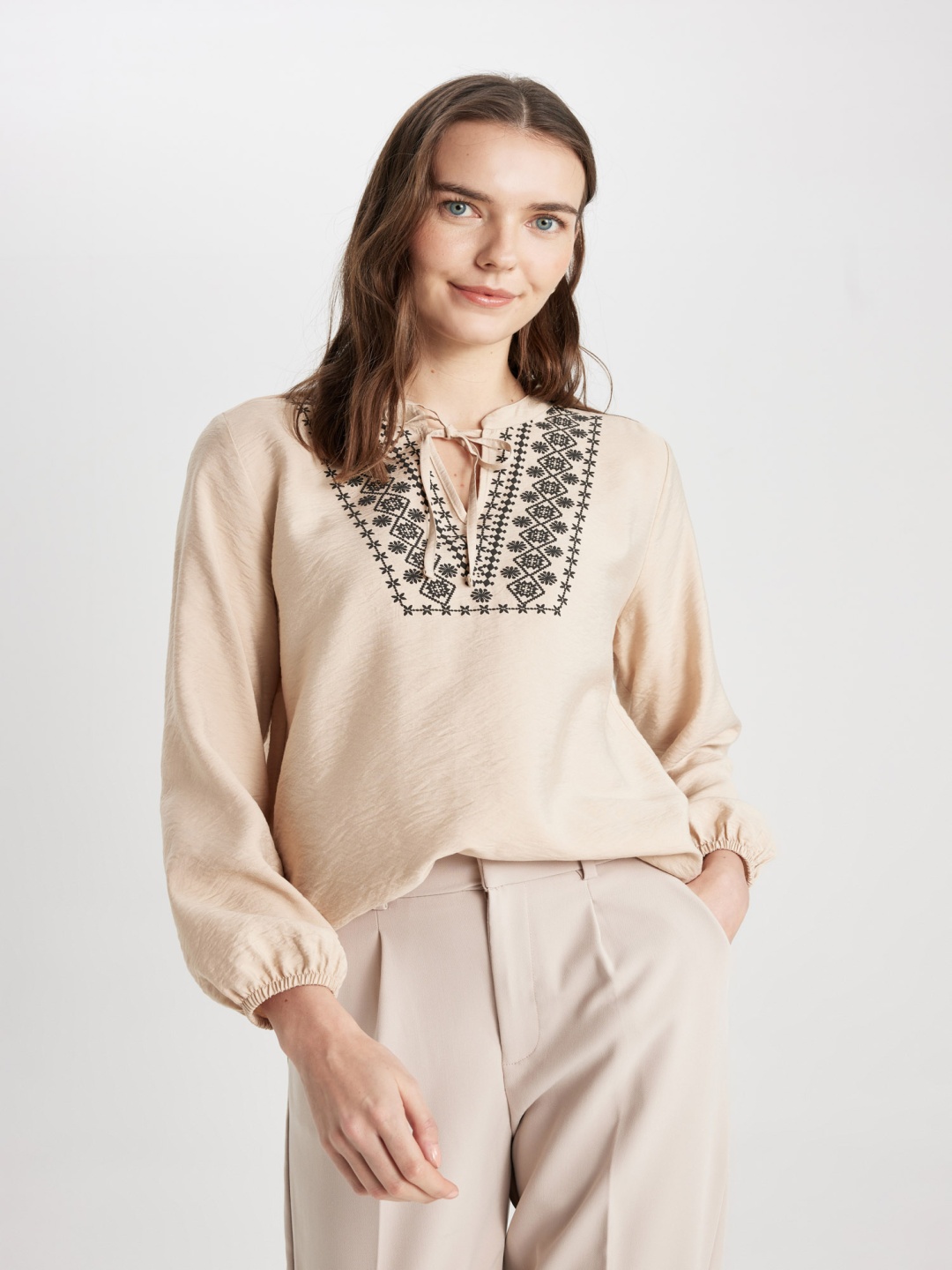 

DeFacto Floral Embroidered Tie-Up Neck Puff Sleeves Top, Beige
