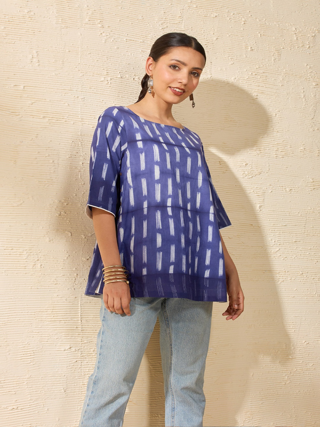 

Taneira Women Blue Pure Cotton Tie and Dye Shibori Short Top Flared Sleeves Kurta