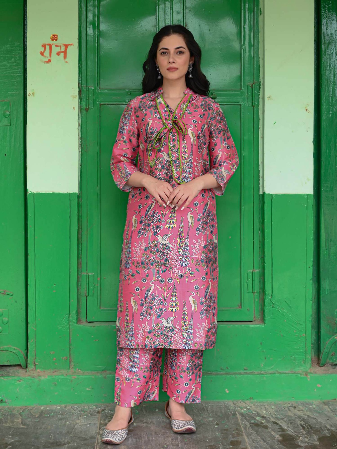 

NUHH Floral Printed Regular Straight Kurta with Trousers, Pink