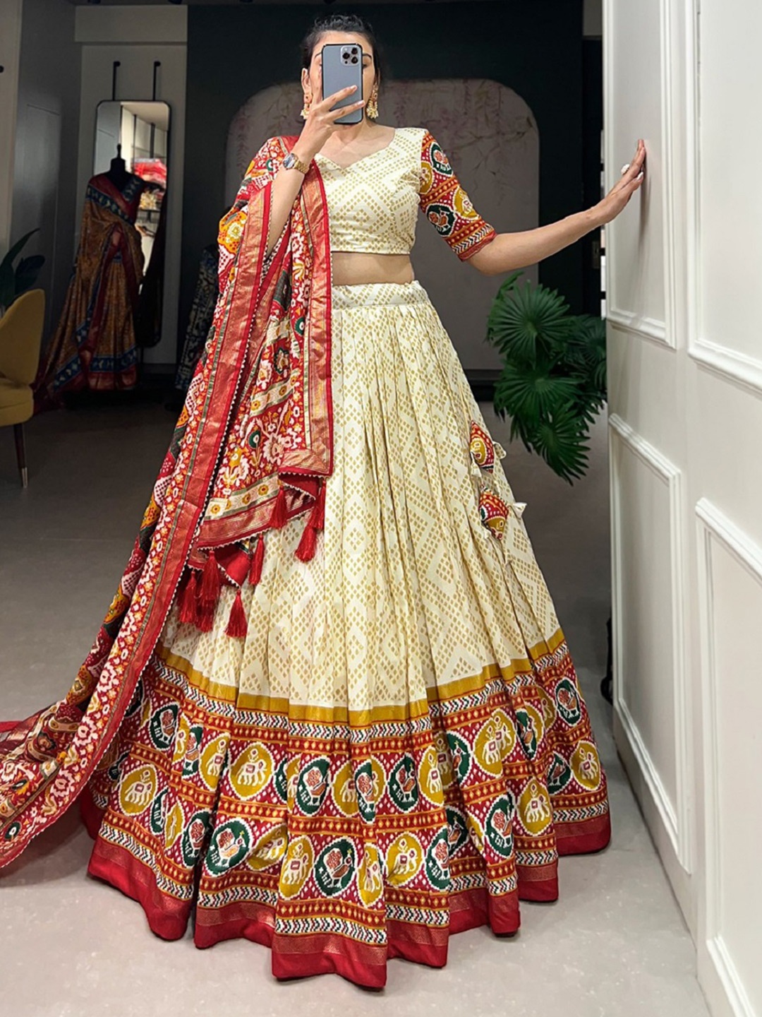 

BAESD Printed Semi-Stitched Lehenga & Unstitched Blouse With Dupatta, White