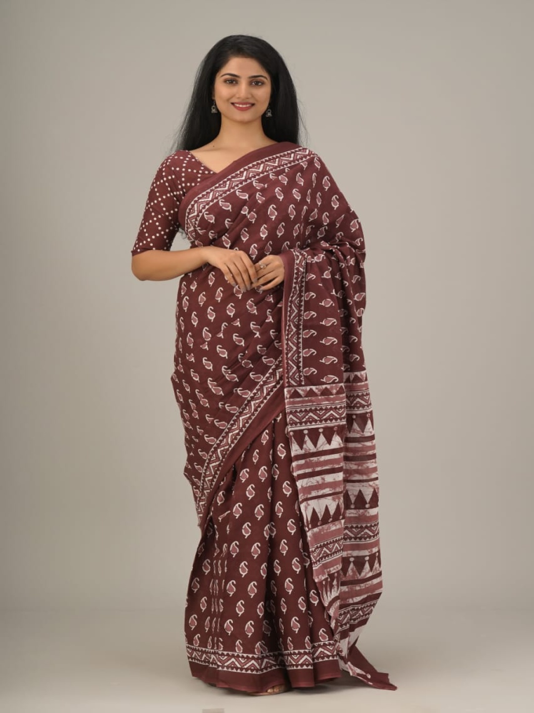 

TROPWEAR Floral Printed Pure Cotton Block Print Saree, Maroon