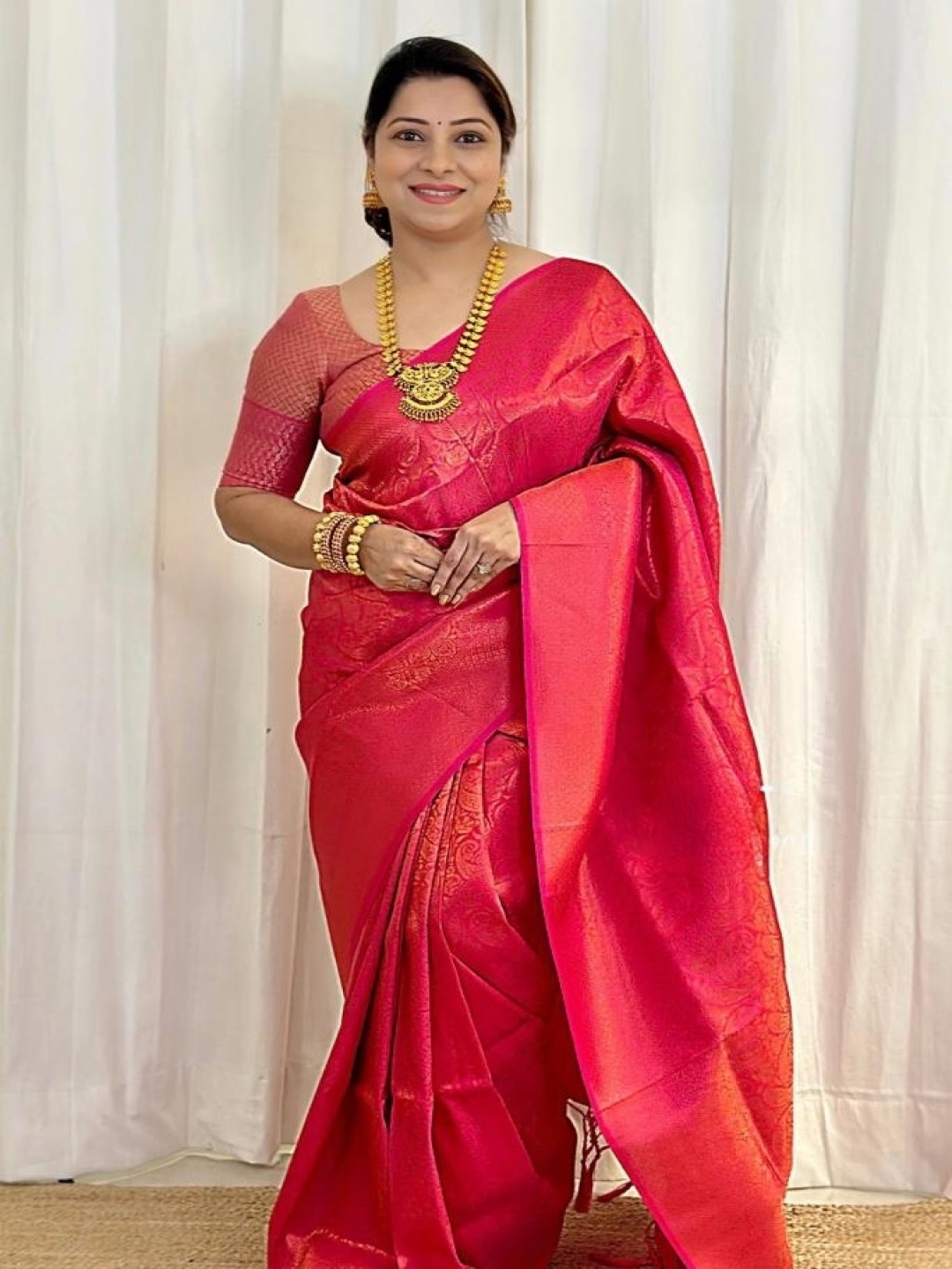 

Upalksh Woven Designed Zari Kanjeevaram Saree, Pink