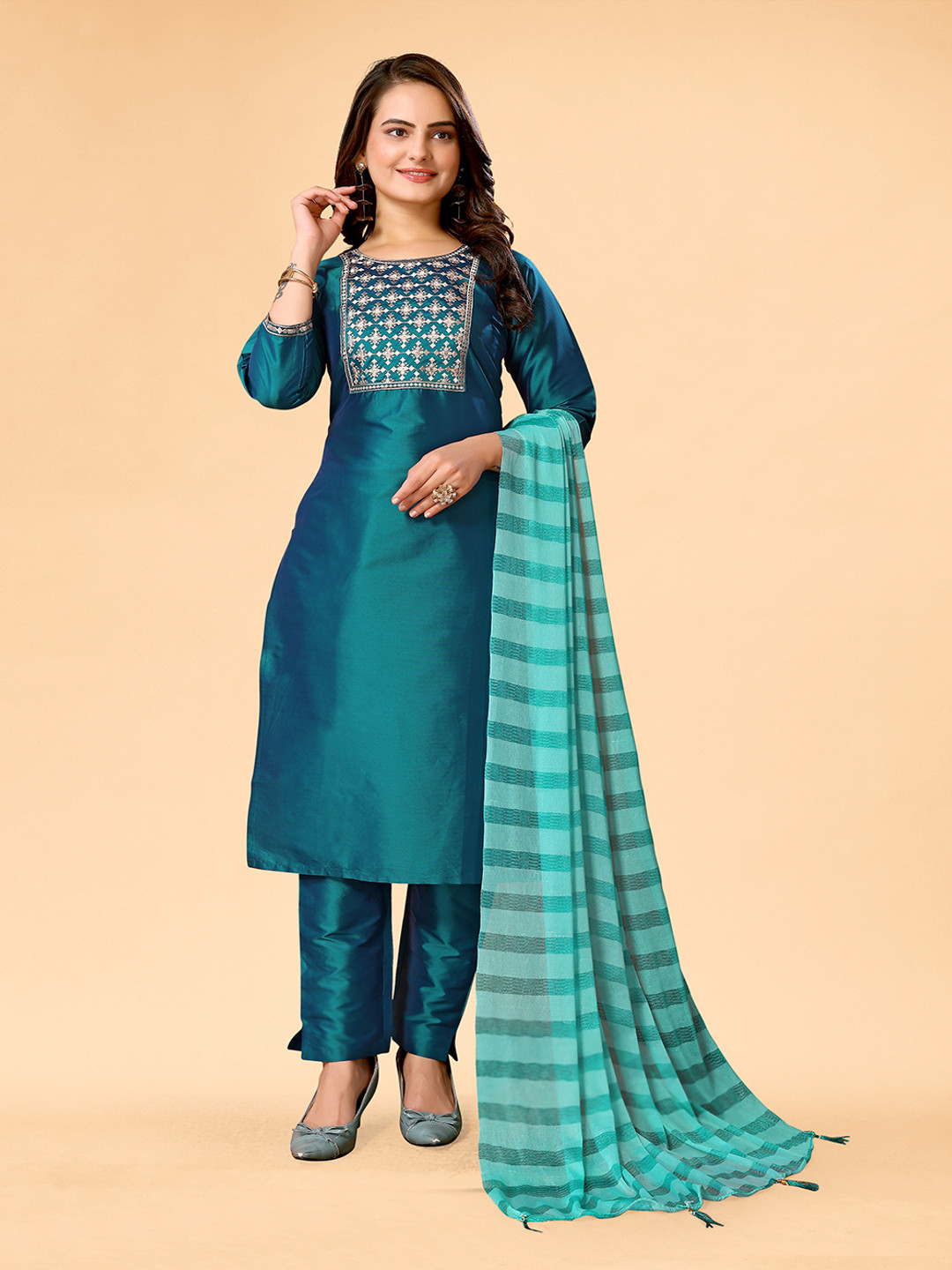

FABMORA Women Floral Embroidered Regular Kurta with Trousers & With Dupatta, Blue