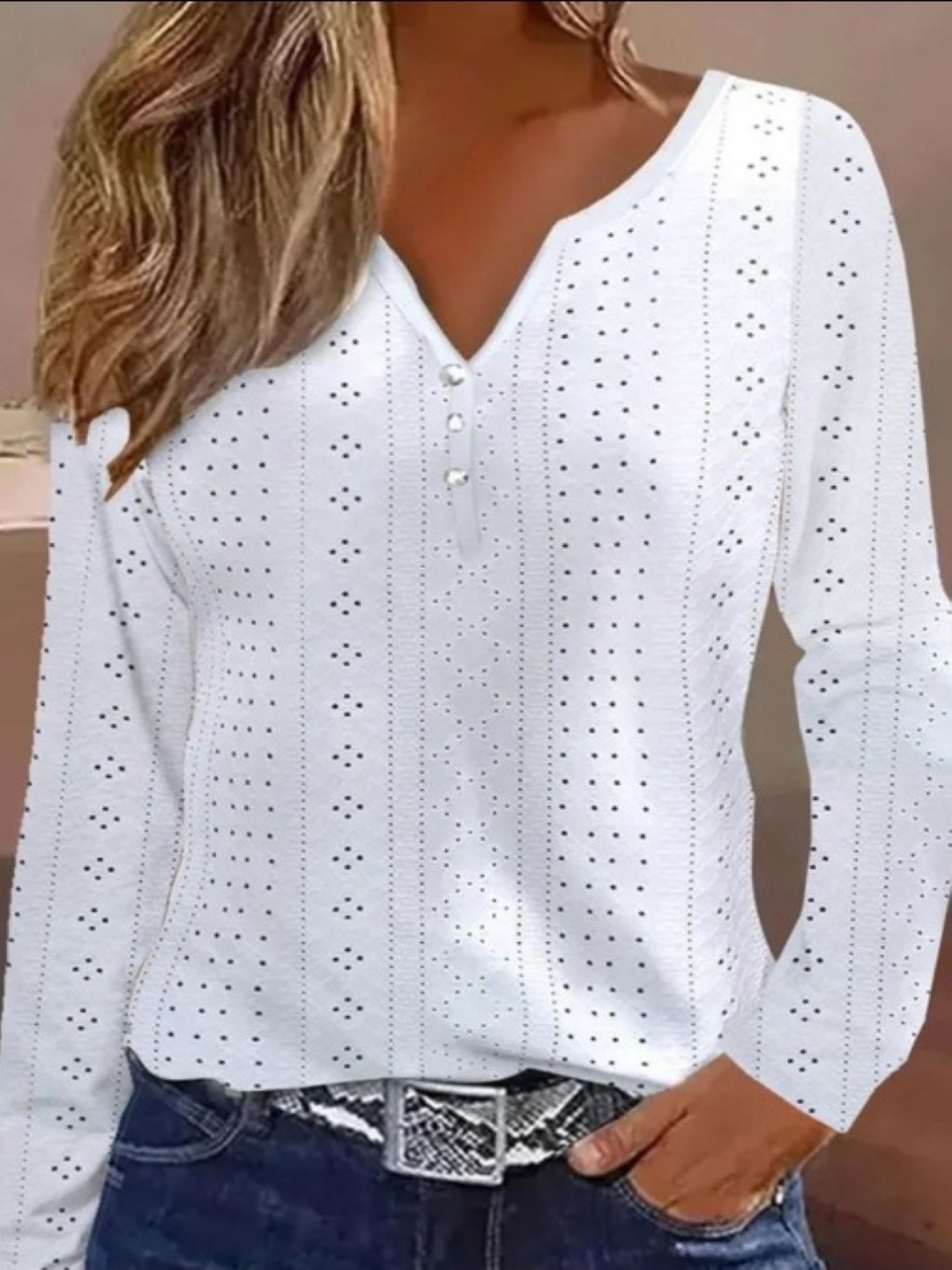 

StyleCast White V-Neck Long Sleeves Top