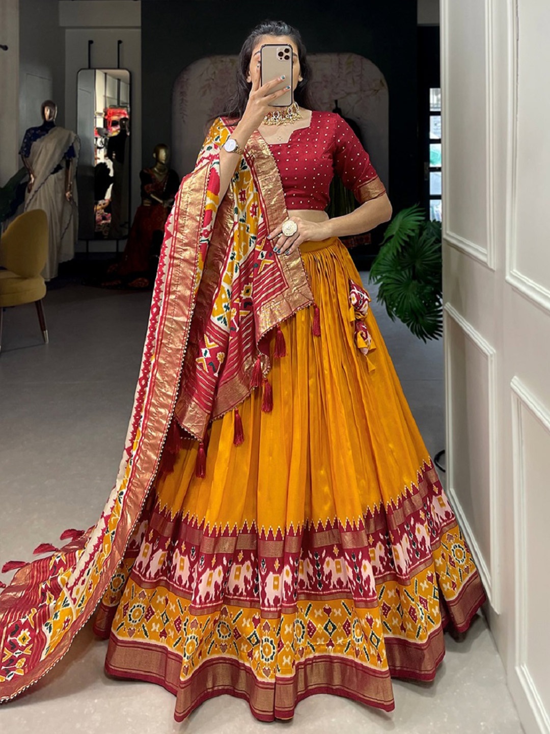 

BAESD Printed Semi-Stitched Lehenga & Unstitched Blouse With Dupatta, Yellow