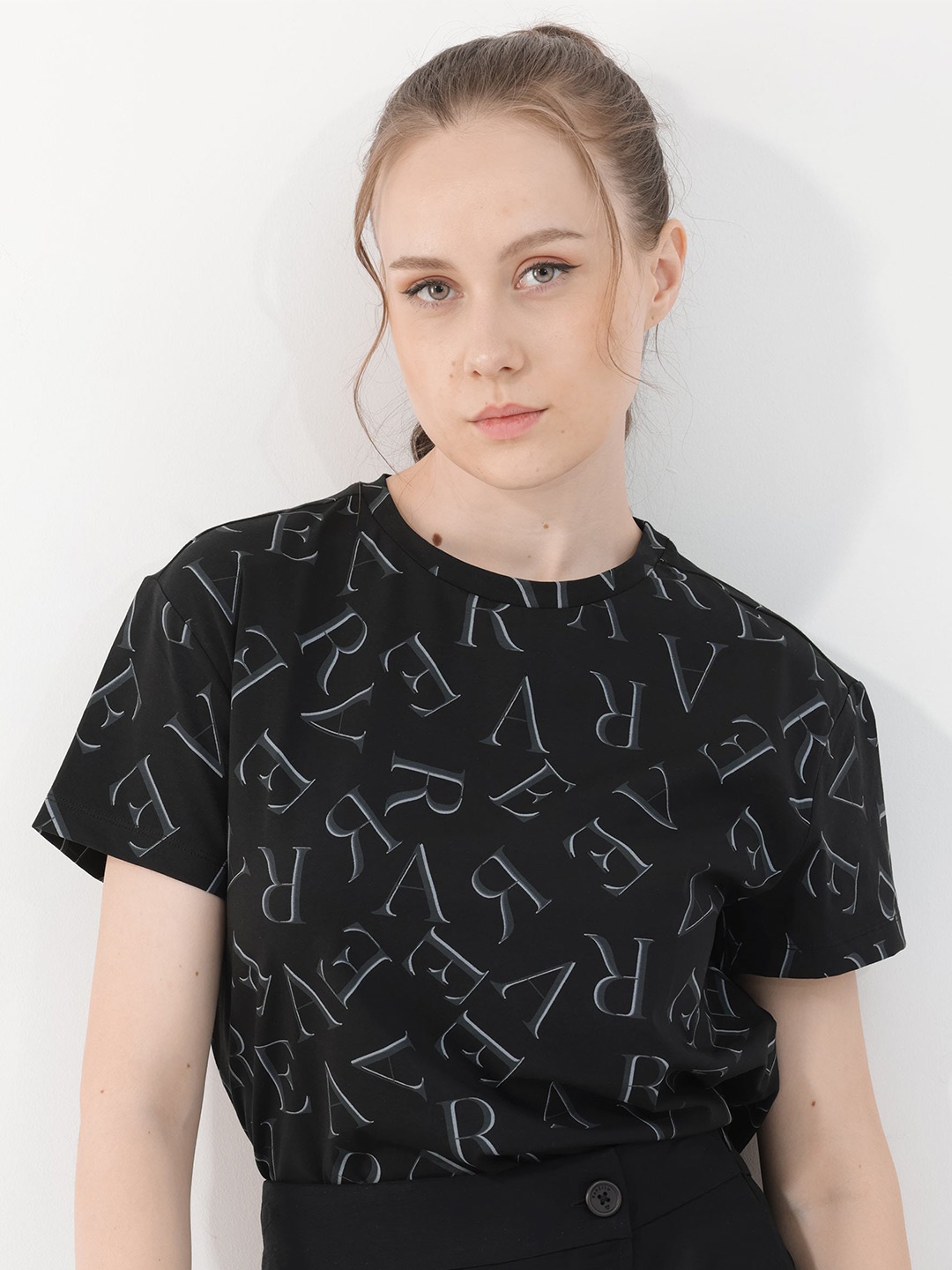 

RAREISM Women Printed Pockets T-shirt, Black