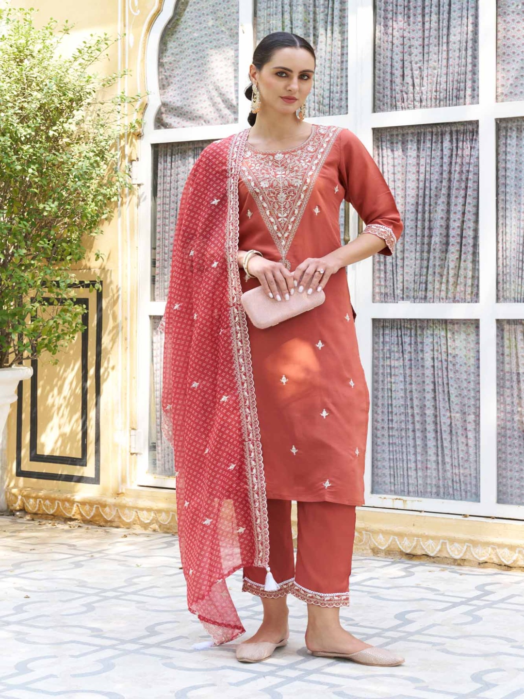 

VredeVogel Women Floral Embroidered Regular Sequinned Kurta with Trousers & Dupatta, Peach