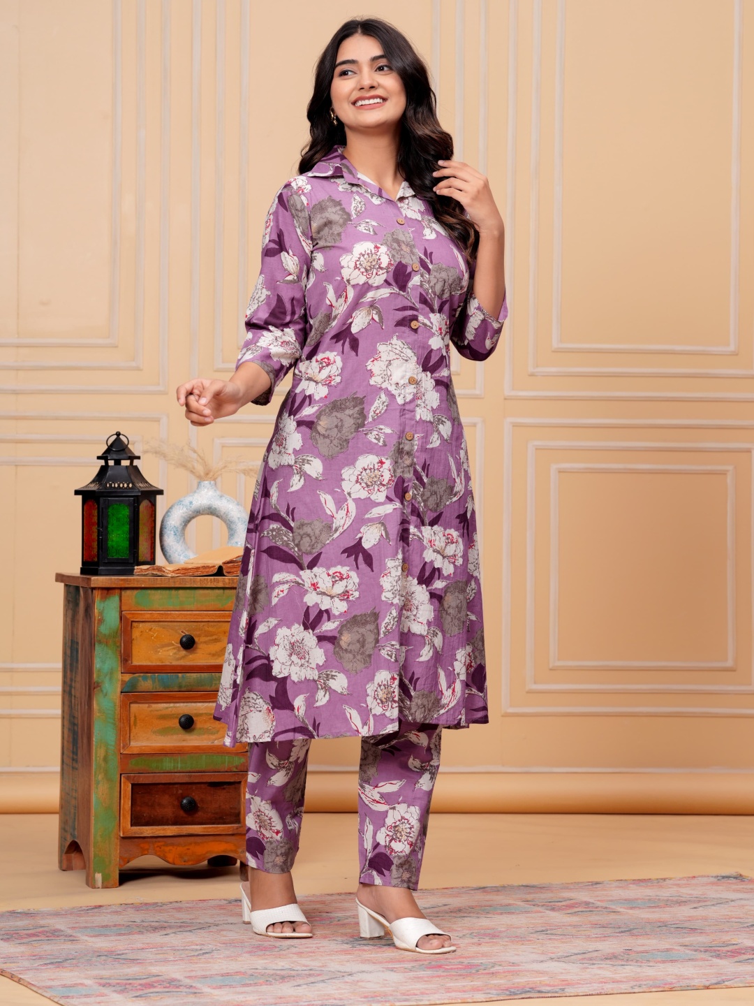 

VINDYAVASINI Floral Printed Regular Pure Cotton Kurta with Trousers, Purple