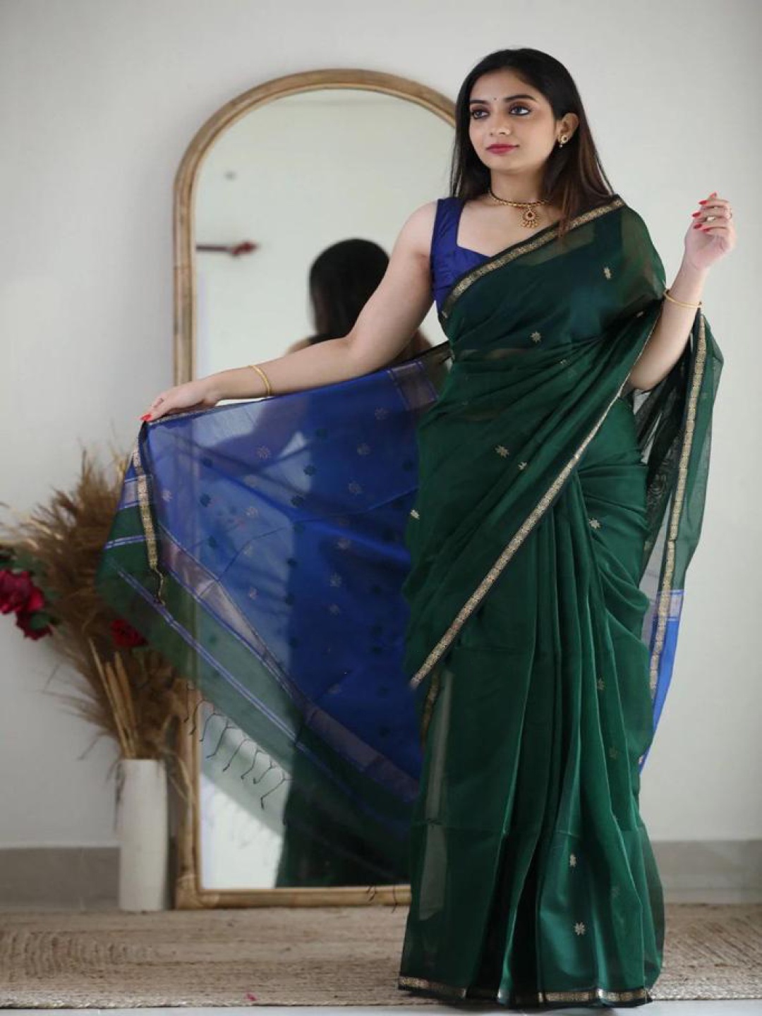 

Upalksh Ethnic Motif Zari Woven Kanjeevaram Saree, Green