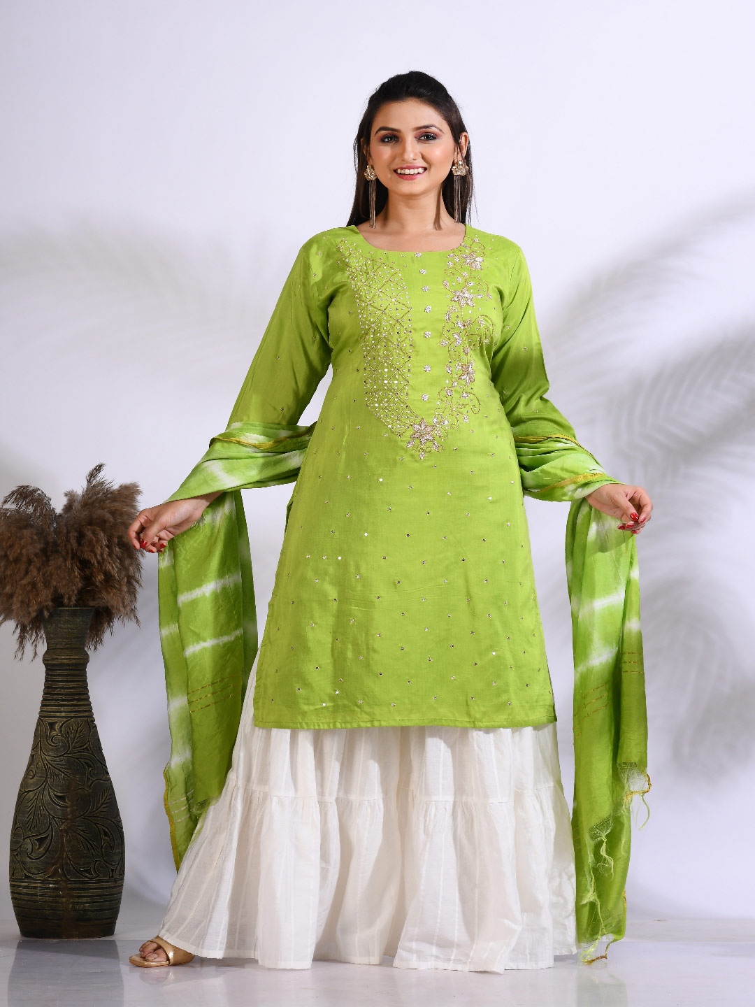 

Morchari Embroidered Round-Neck Kurta Set, Green