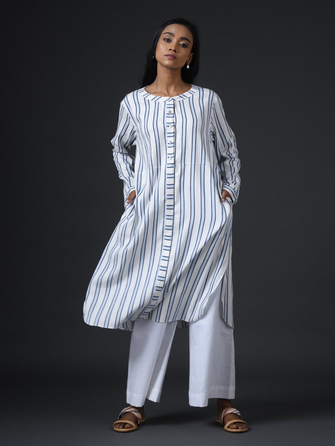 

VASSTRAM Women Striped Thread Work Kurta, White