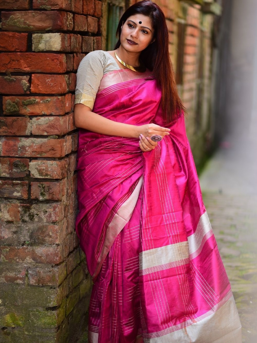 

MySilkLove Striped Zari Silk Blend Saree, Pink